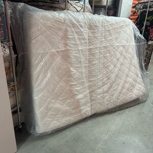 Simons White Quilted Mattress Protector Cover ,never used stay in storage